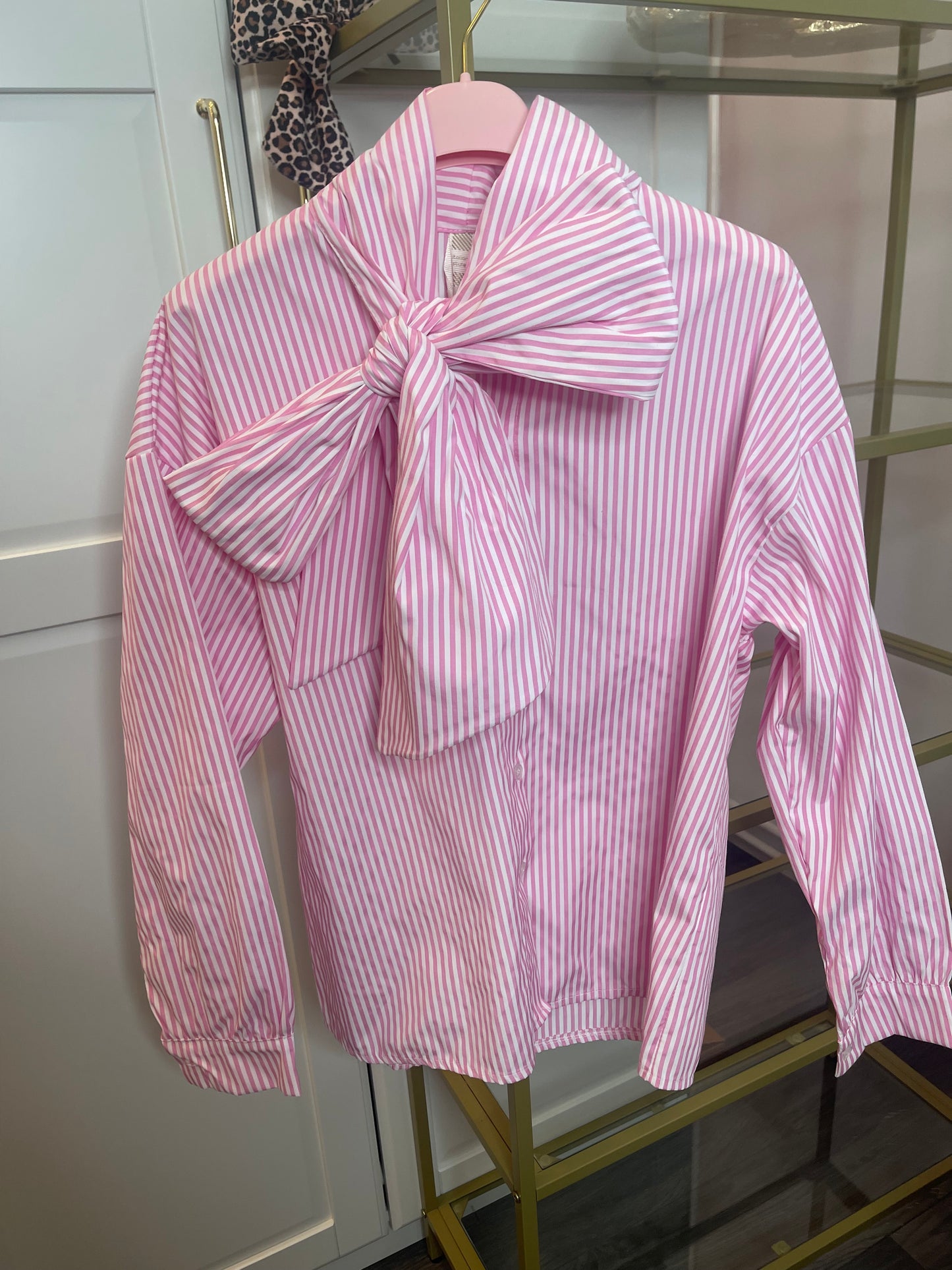 Gestreepte blouse met oversized strik roze